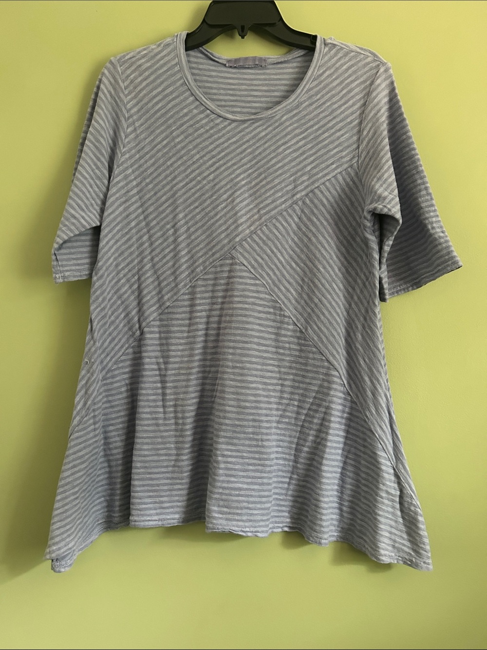 Cut Loose Women's Lavender Striped Short-Sleeve Tunic Top Size M